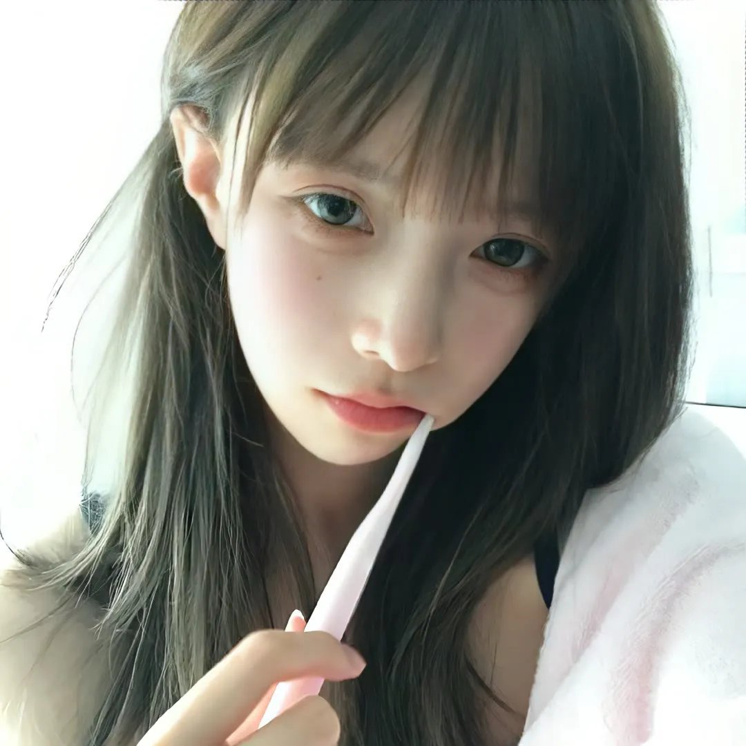 两个四月 封面